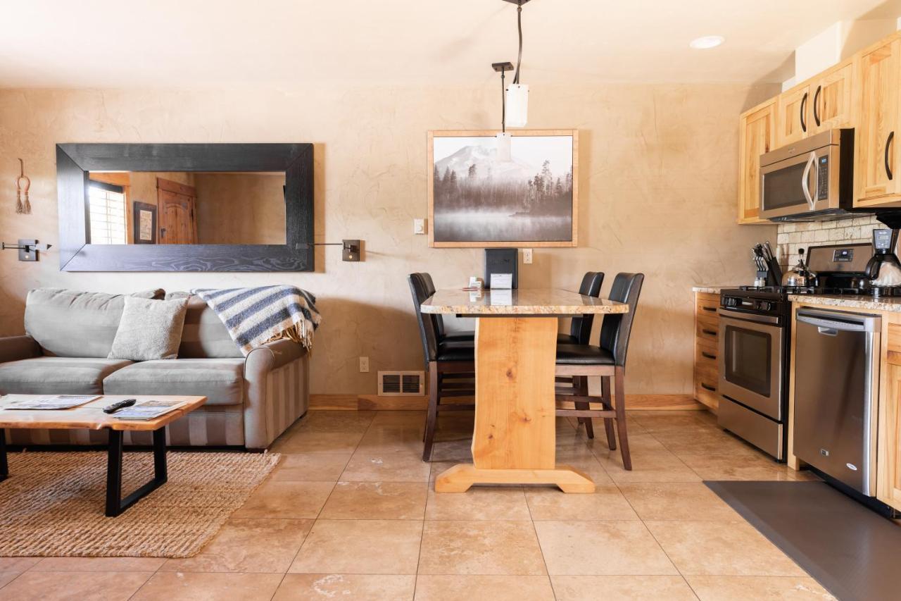 Wall Street Suites Bend Luaran gambar