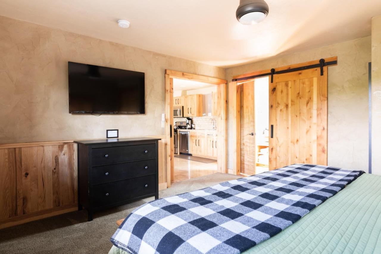 Wall Street Suites Bend Luaran gambar
