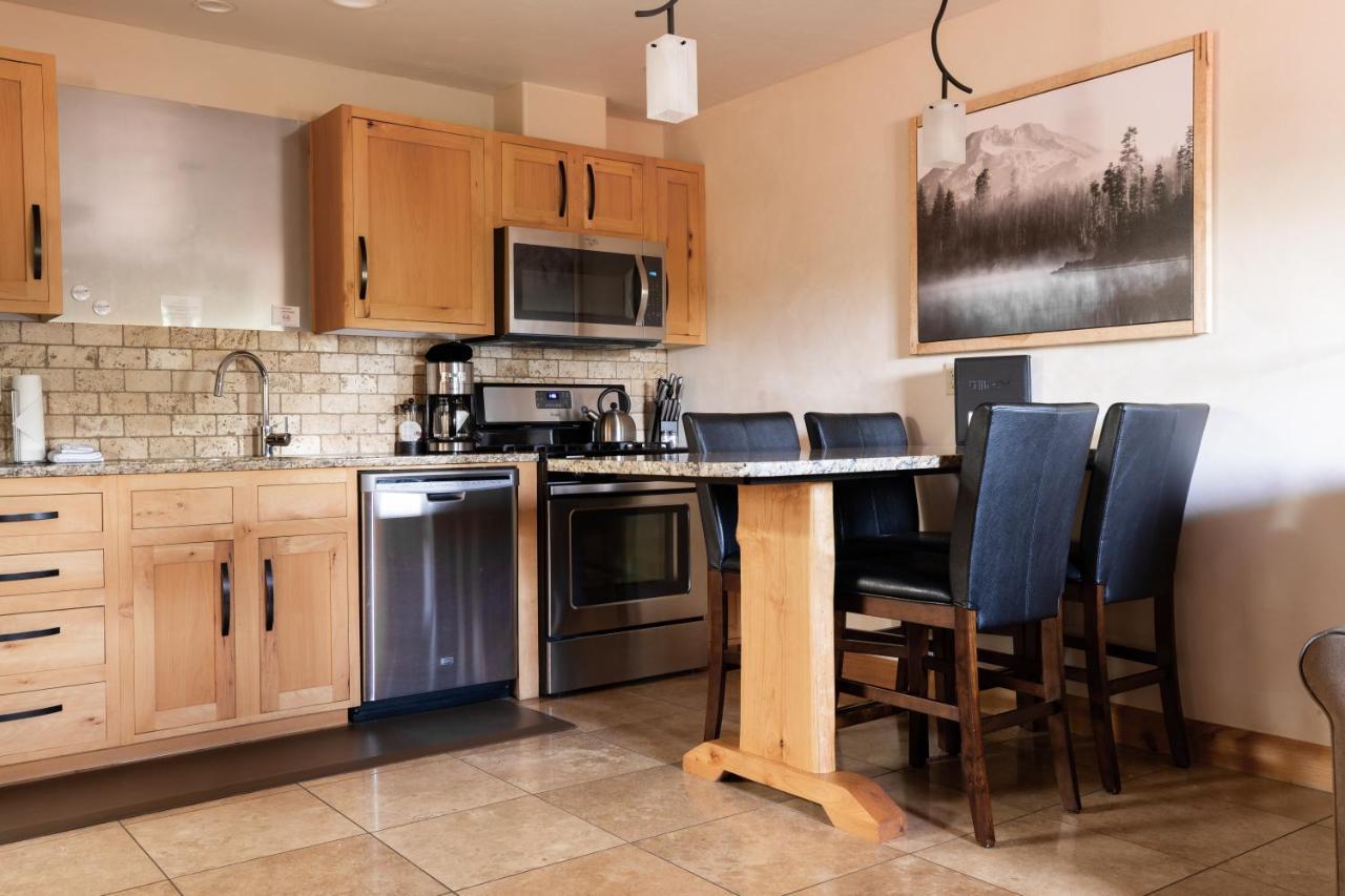 Wall Street Suites Bend Luaran gambar
