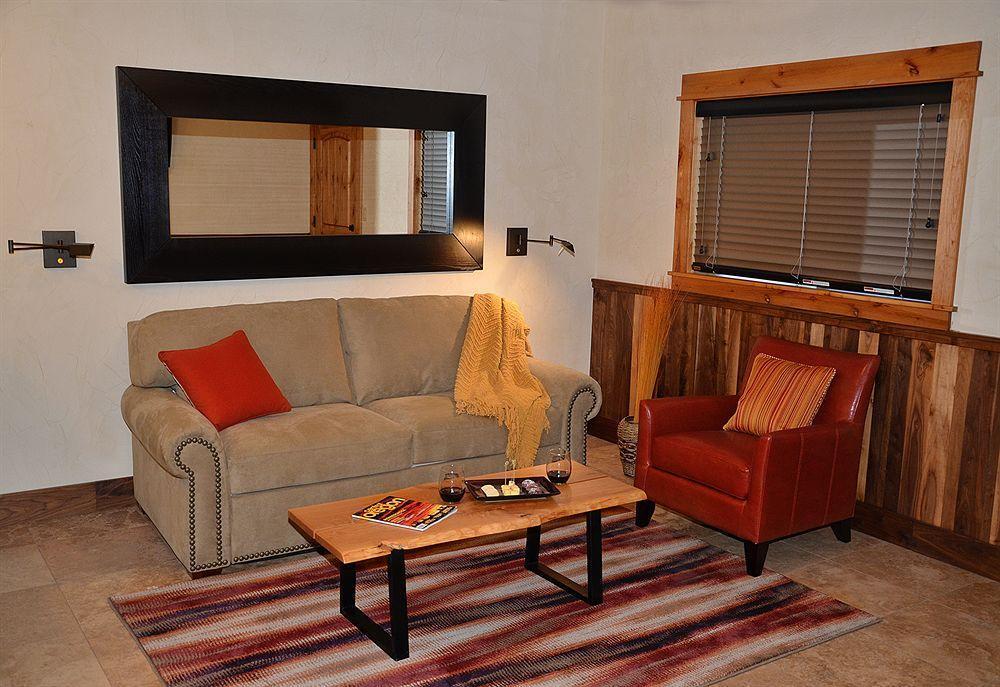 Wall Street Suites Bend Luaran gambar