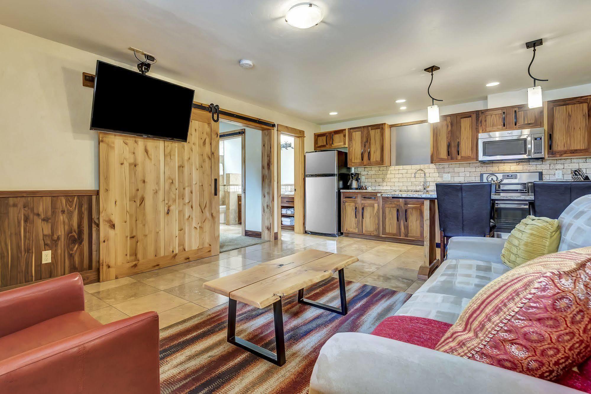 Wall Street Suites Bend Luaran gambar
