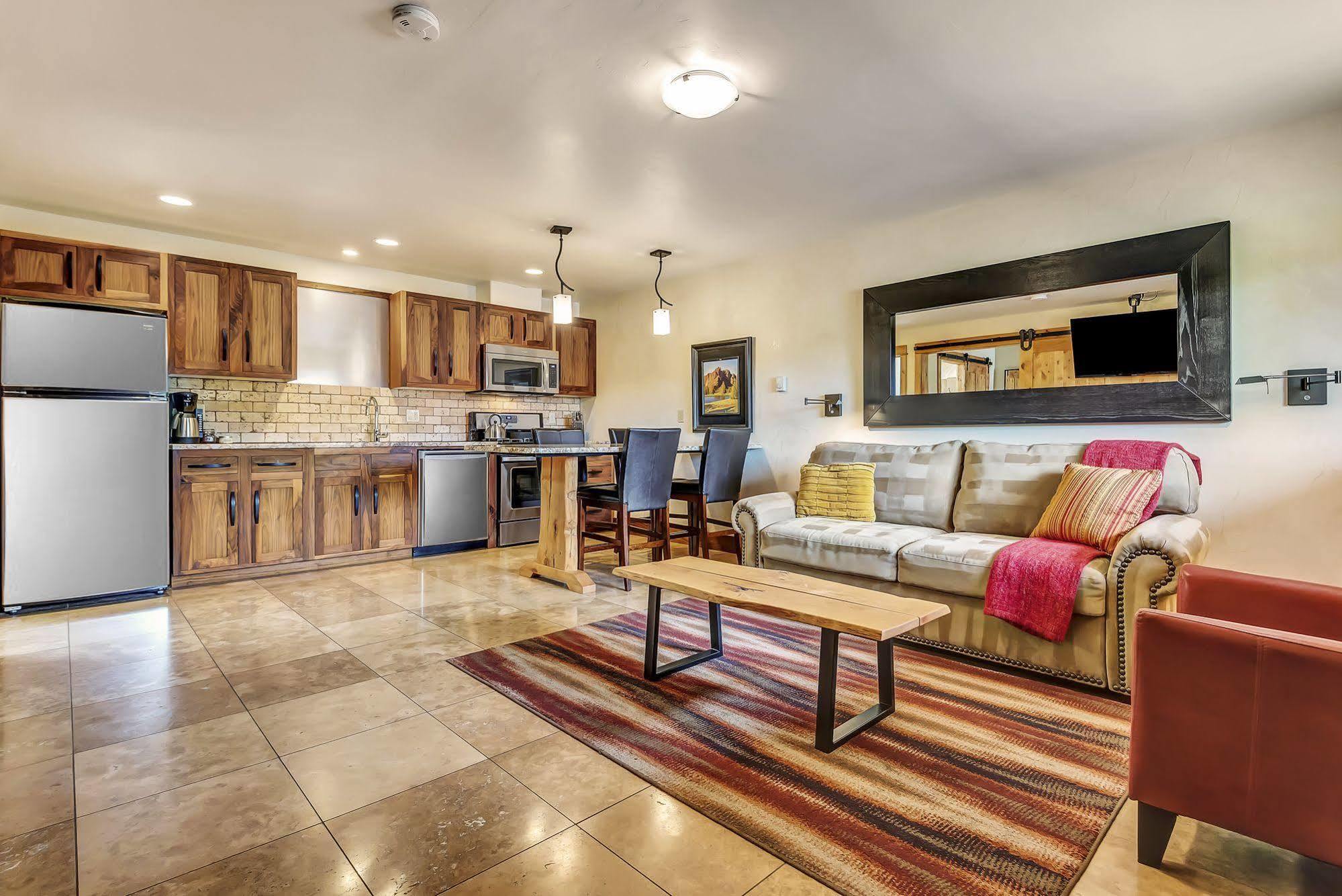 Wall Street Suites Bend Luaran gambar