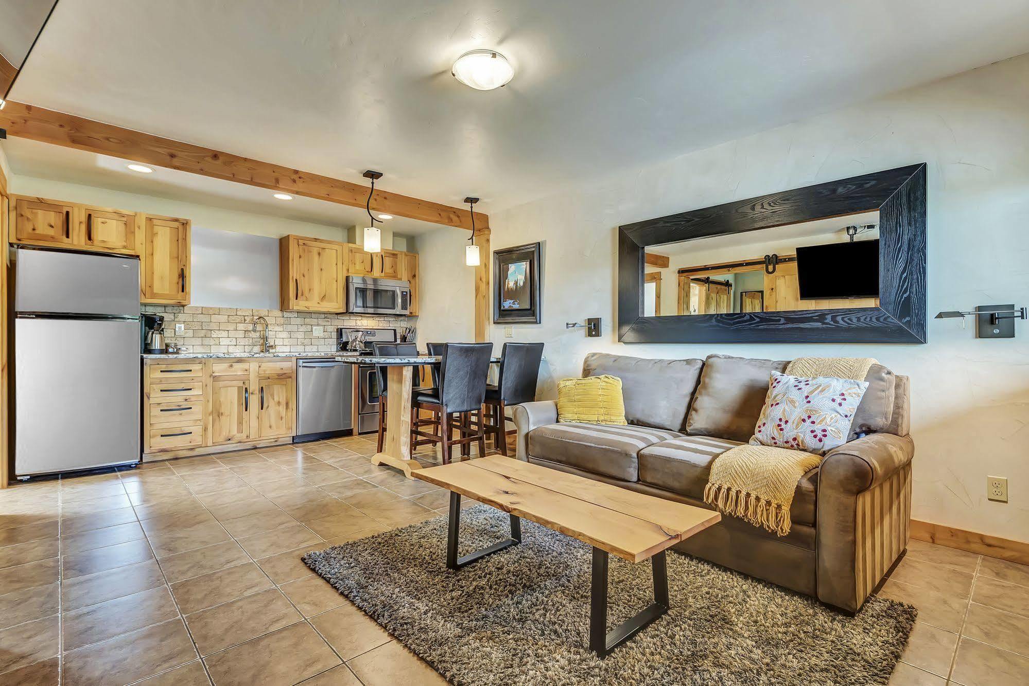 Wall Street Suites Bend Luaran gambar