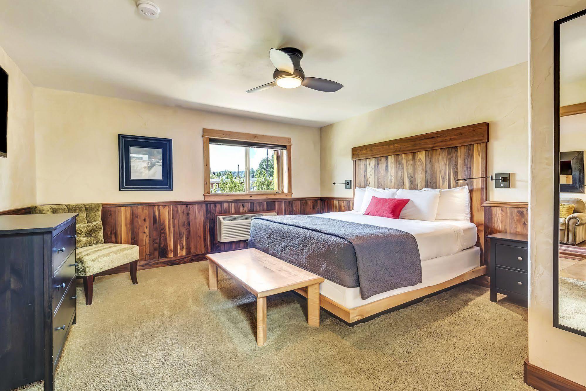 Wall Street Suites Bend Luaran gambar
