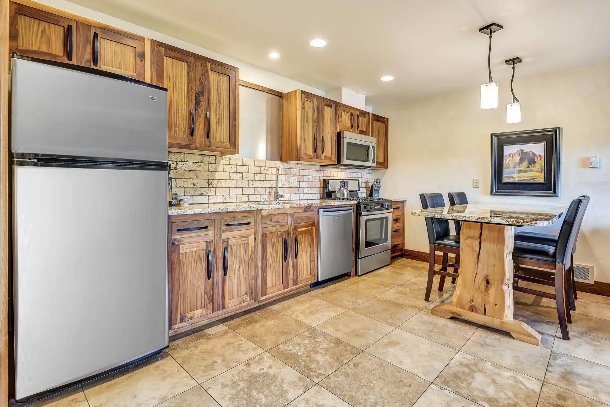 Wall Street Suites Bend Luaran gambar