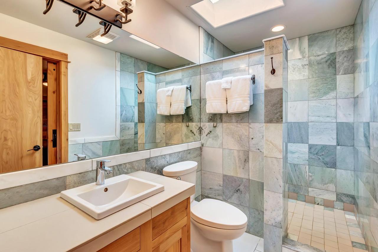 Wall Street Suites Bend Luaran gambar